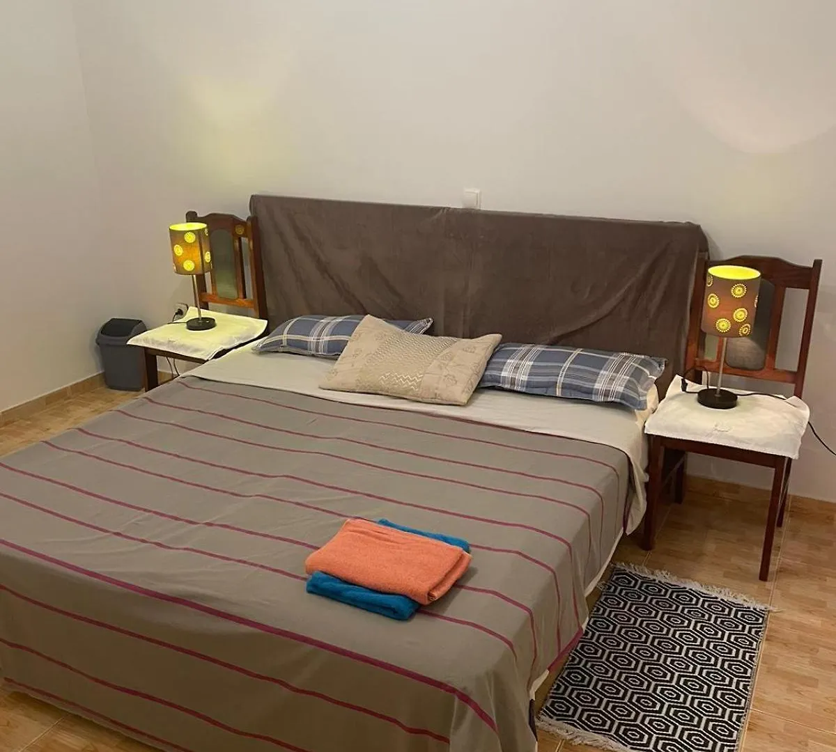 Bedroom Next Airport Espargos Kwatera prywatna